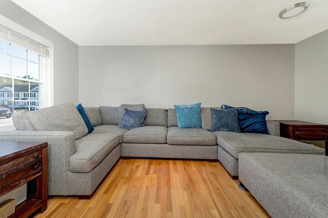 11 Boxberry Ln 11, Rockland, MA 02370