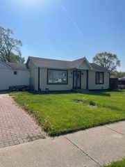7927 Lotus Avenue, Burbank, IL 60459