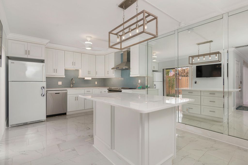 3900 County Line Road 6a, Tequesta, FL 33469