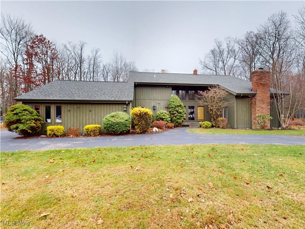 2915 Millgate Drive, Willoughby Hills, OH 44094