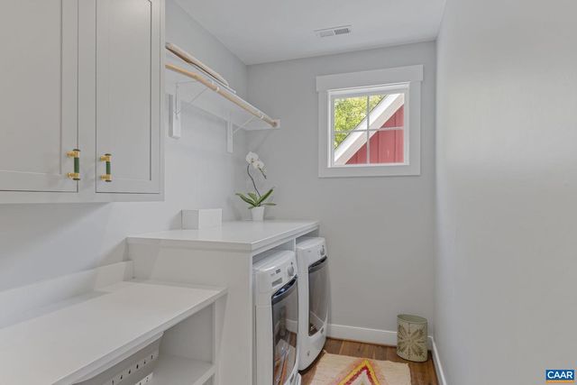 1932 FOX RUN LN, Charlottesville, VA 22901