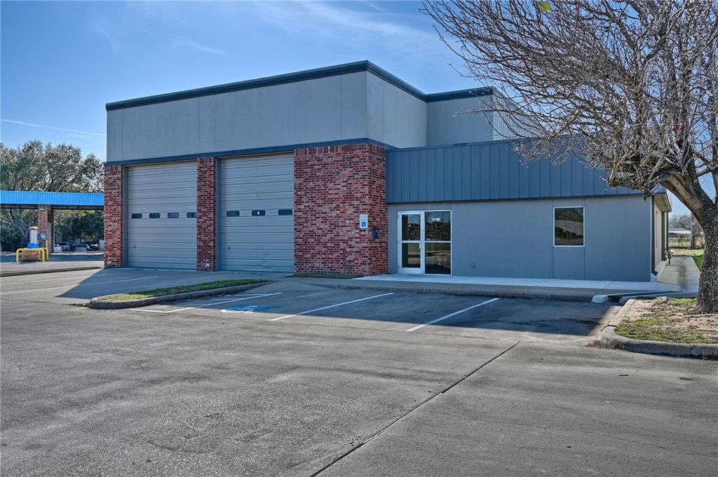 1140 Finfeather Road, Bryan, TX 77803 — exterior