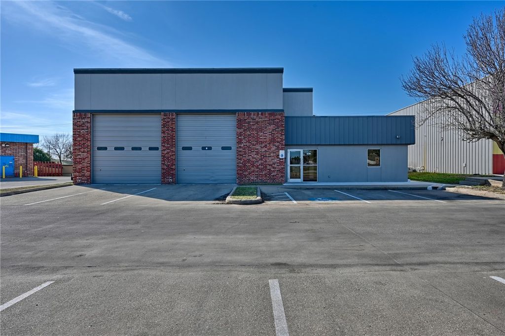 1140 Finfeather Road, Bryan, TX 77803 — photo 2