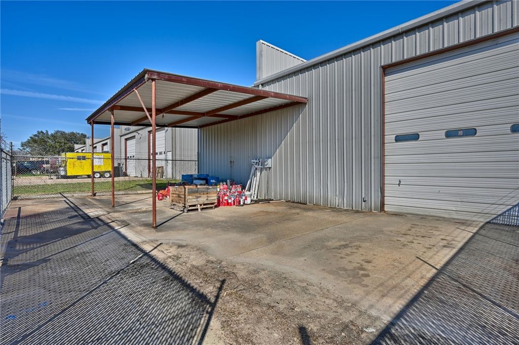1140 Finfeather Road, Bryan, TX 77803 — photo 5