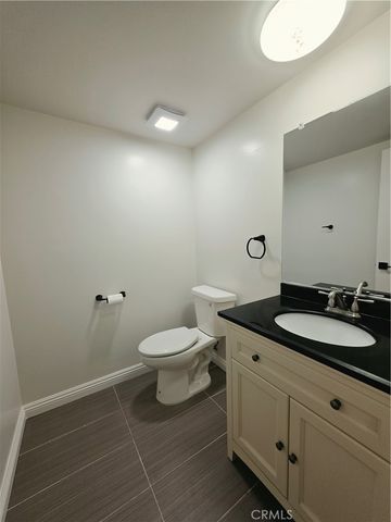 10236 Zelzah 6, Northridge, CA 91325