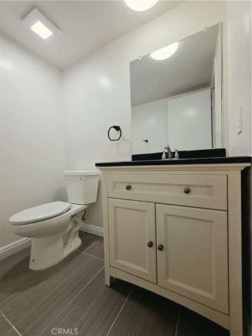 10236 Zelzah 6, Northridge, CA 91325