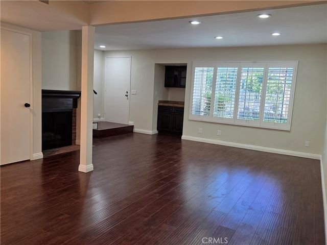 10236 Zelzah 6, Northridge, CA 91325
