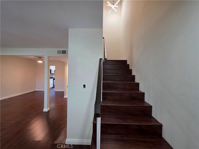 10236 Zelzah 6, Northridge, CA 91325