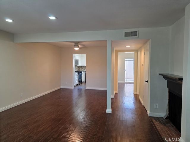 10236 Zelzah 6, Northridge, CA 91325