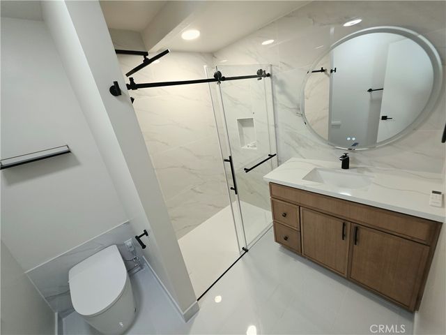 10236 Zelzah 6, Northridge, CA 91325