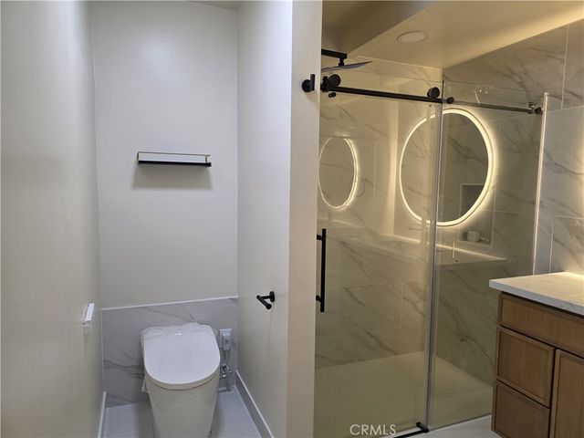 10236 Zelzah 6, Northridge, CA 91325