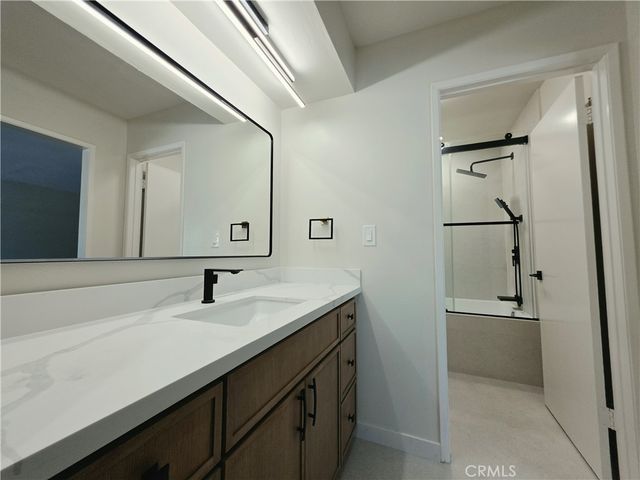 10236 Zelzah 6, Northridge, CA 91325