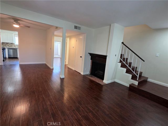 10236 Zelzah 6, Northridge, CA 91325