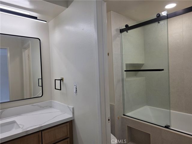 10236 Zelzah 6, Northridge, CA 91325