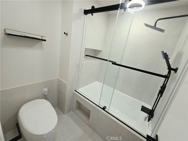 10236 Zelzah 6, Northridge, CA 91325