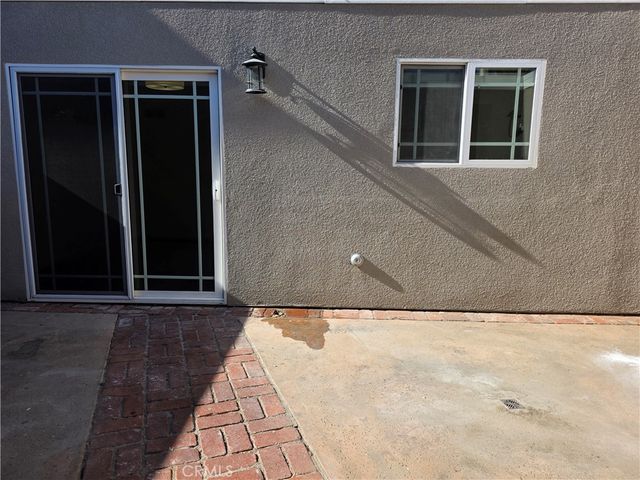 10236 Zelzah 6, Northridge, CA 91325