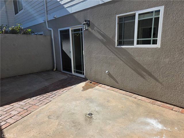 10236 Zelzah 6, Northridge, CA 91325