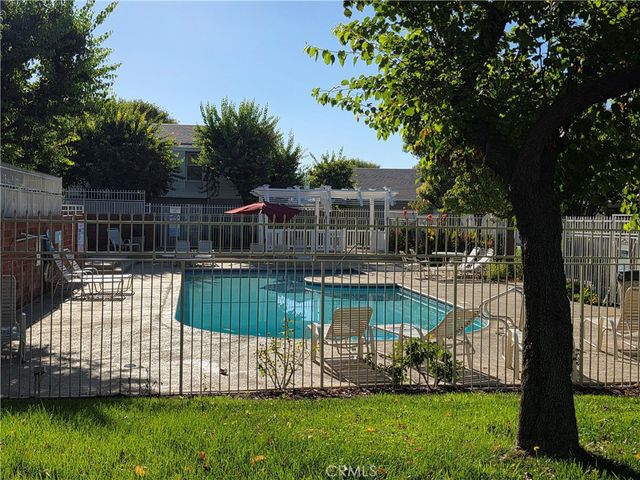 10236 Zelzah 6, Northridge, CA 91325