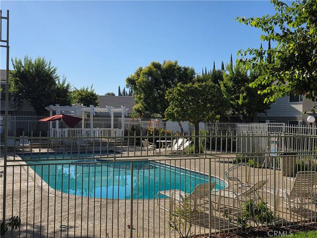 10236 Zelzah 6, Northridge, CA 91325