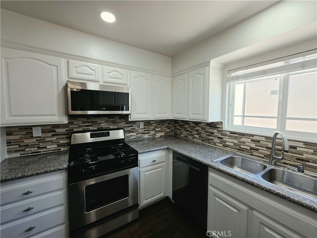 10236 Zelzah 6, Northridge, CA 91325