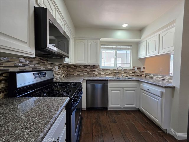 10236 Zelzah 6, Northridge, CA 91325