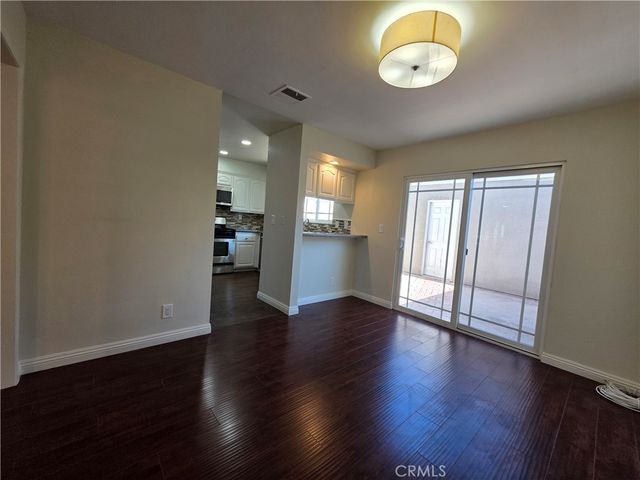 10236 Zelzah 6, Northridge, CA 91325
