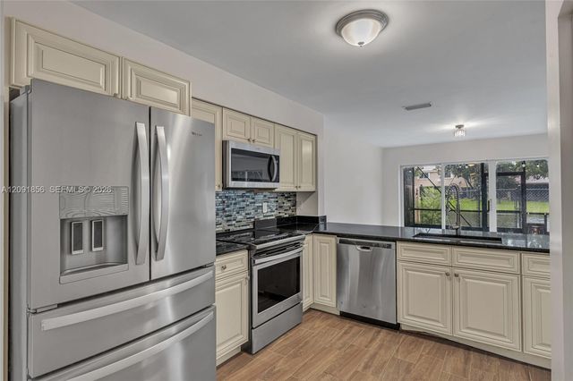 1724 SW 110th Terrace, Davie, FL 33324