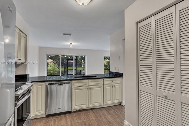 1724 SW 110th Terrace, Davie, FL 33324