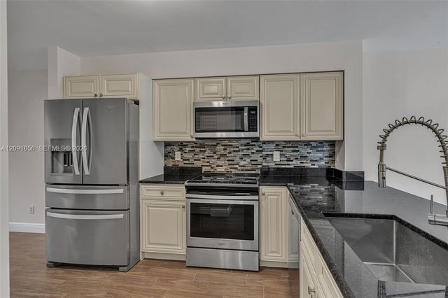 1724 SW 110th Terrace, Davie, FL 33324
