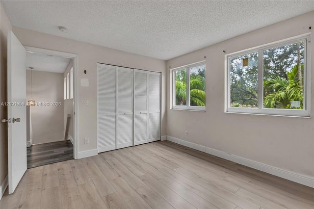 1724 SW 110th Terrace, Davie, FL 33324
