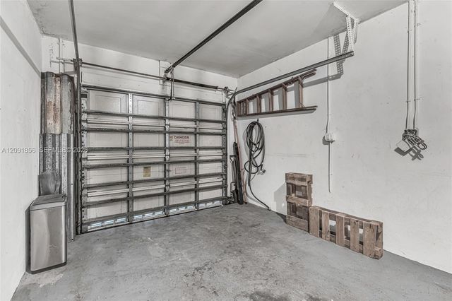1724 SW 110th Terrace, Davie, FL 33324