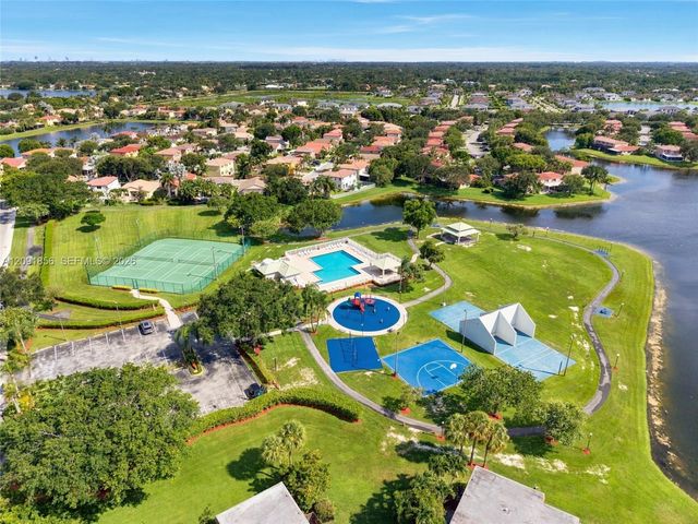 1724 SW 110th Terrace, Davie, FL 33324