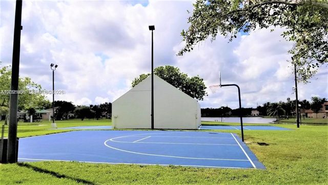 1724 SW 110th Terrace, Davie, FL 33324
