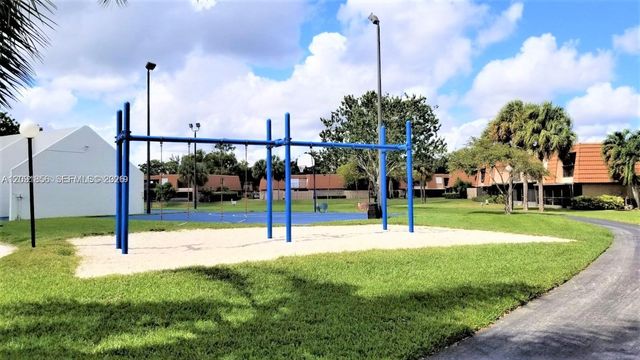 1724 SW 110th Terrace, Davie, FL 33324