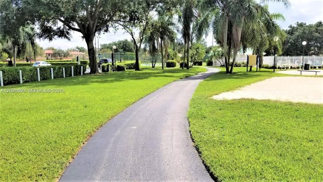 1724 SW 110th Terrace, Davie, FL 33324