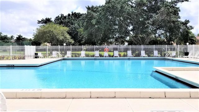 1724 SW 110th Terrace, Davie, FL 33324