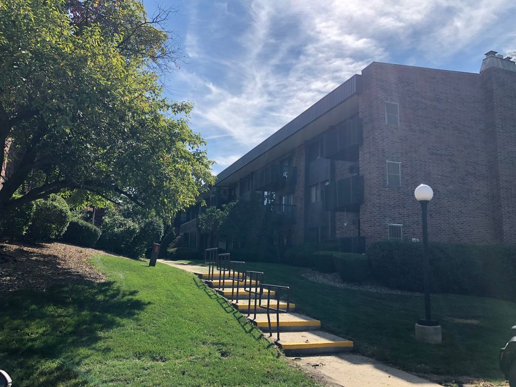 1502 Woodbridge Road 2F, Joliet, IL 60436