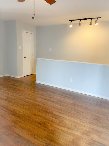 2744 Briarhurst Drive 50, Houston, TX 77057