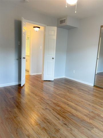 2744 Briarhurst Drive 50, Houston, TX 77057