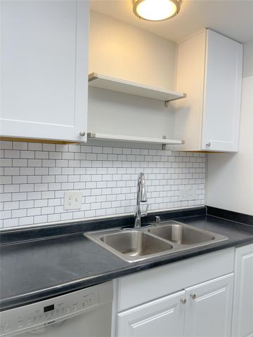 2744 Briarhurst Drive 50, Houston, TX 77057