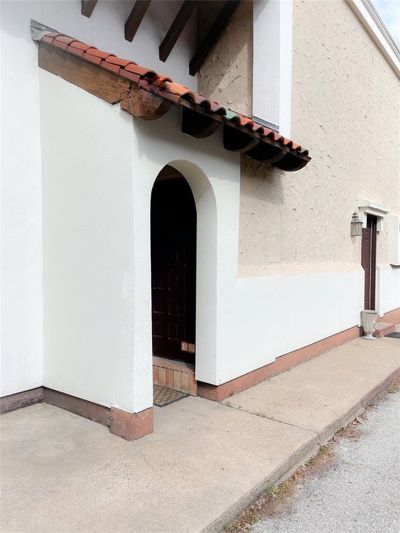 2744 Briarhurst Drive 50, Houston, TX 77057