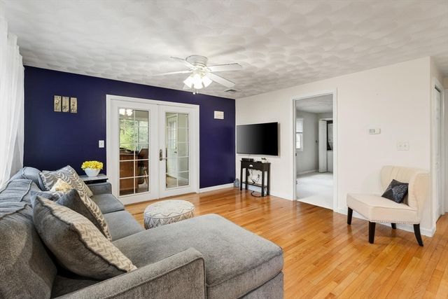 9 Cobleigh Drive, Tewksbury, MA 01876