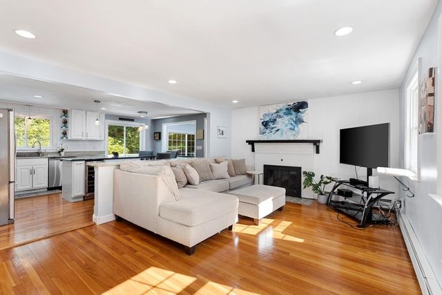 9 Cobleigh Drive, Tewksbury, MA 01876