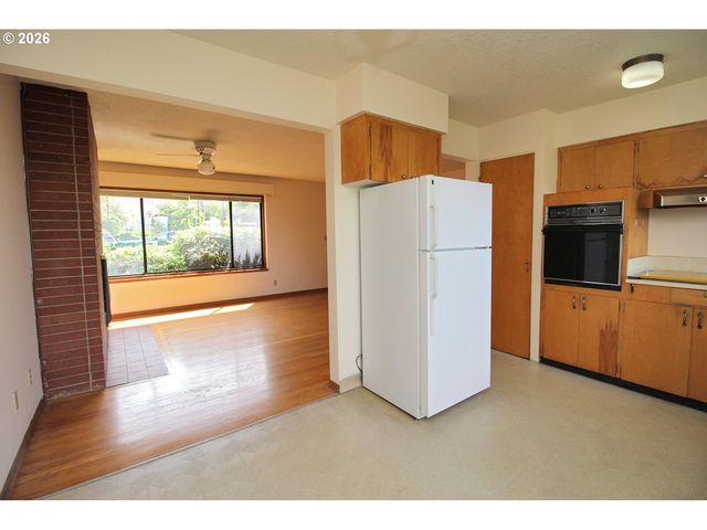 2575 Nw LOVEJOY St, Portland, OR 97210