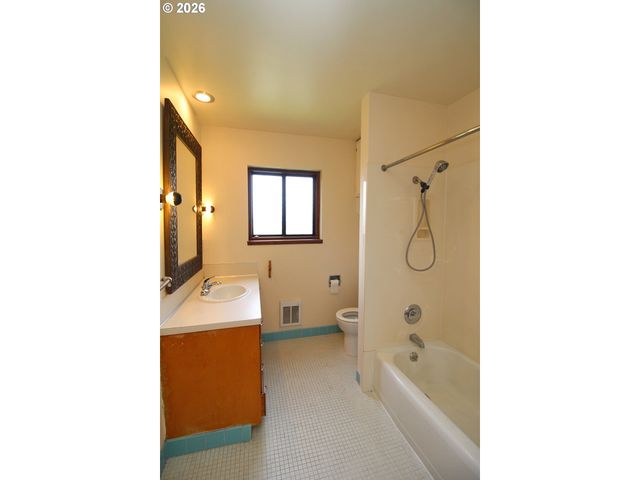 2575 Nw LOVEJOY St, Portland, OR 97210