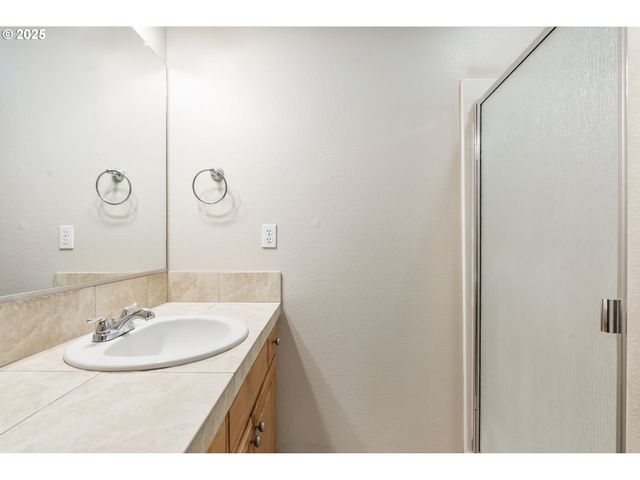 2833 Ne STAPLETON Rd, Vancouver, WA 98661