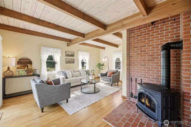 15714 Larson Lane, Mount Vernon, WA 98273