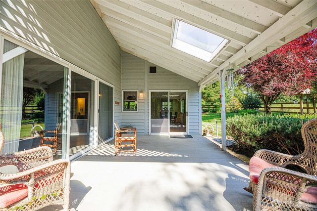 15714 Larson Lane, Mount Vernon, WA 98273