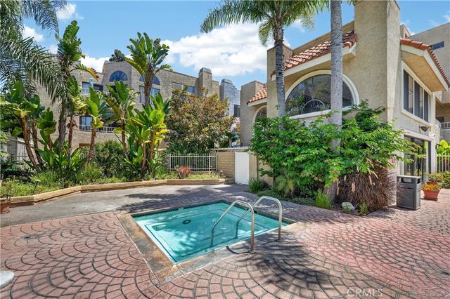 550 Orange Ave 114, Long Beach, CA 90802
