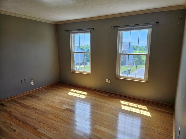 182 Markwood Dr, Cecil, PA 15317